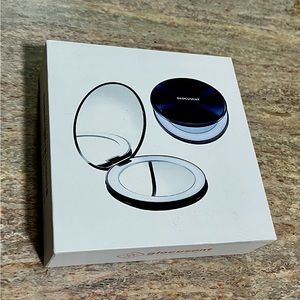 NIB Glocusent 1X/10X magnifying compact led lighted double sided makeup mirror
